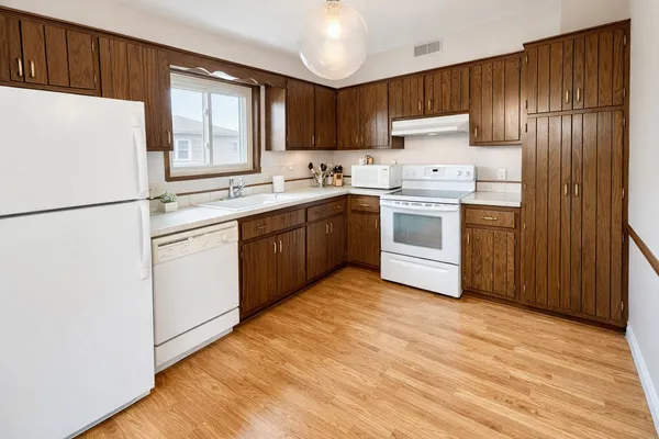 $214,900 | 7925 Paxton Avenue, Unit 3B, Tinley Park, IL 60477