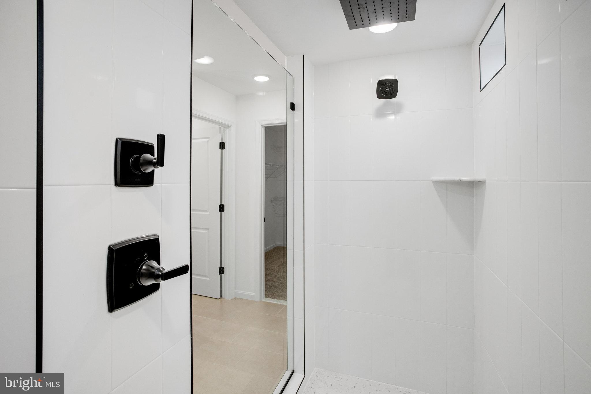 2009 Divot Drive Culpeper, VA 22701 - Photo 25 of 46 a view of a livingroom with kitchen appliances and a refrigerator