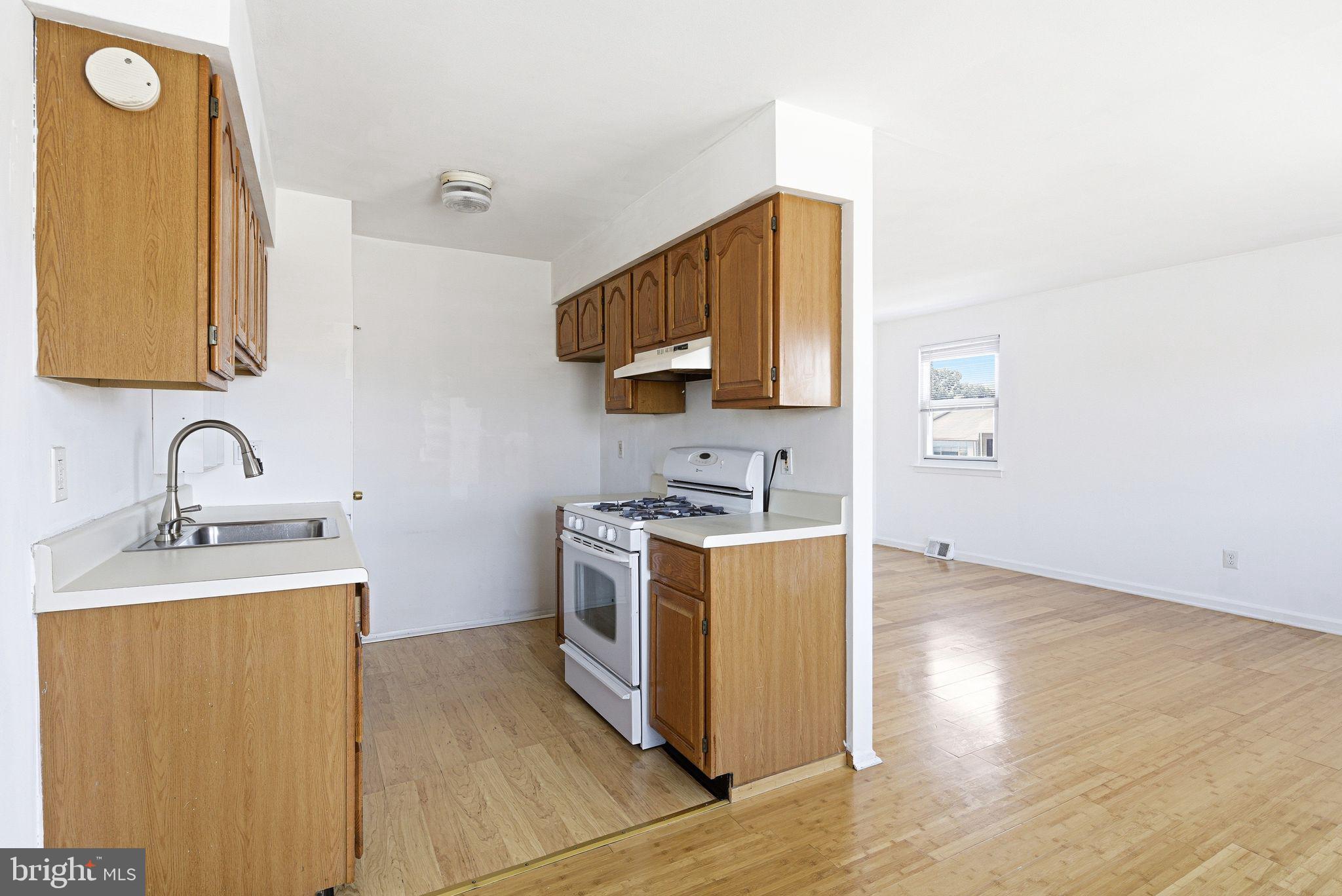 10751 East Keswick Road Philadelphia, PA 19154 - Photo 5 of 30 Kitchen (Unit 1)