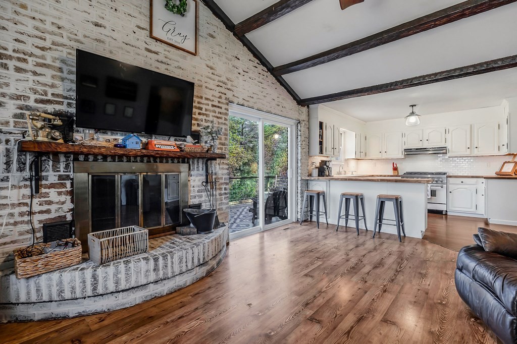 209 Lankford Road Cookeville, TN 38506 - Photo 11 of 38 a living room with furniture and a flat screen tv
