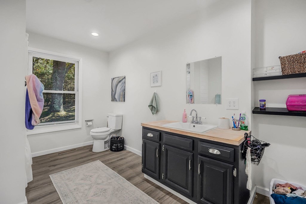 209 Lankford Road Cookeville, TN 38506 - Photo 20 of 38 a bathroom with a sink toilet and a mirror