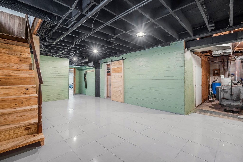 209 Lankford Road Cookeville, TN 38506 - Photo 23 of 38 a view of empty room with stairs