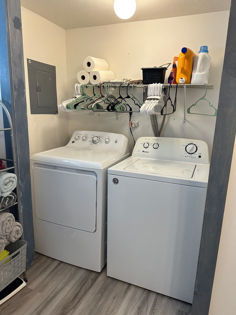 1506 East 2710 North Road Clifton, IL 60927 - Photo 11 of 21 a utility room with dryer and washer