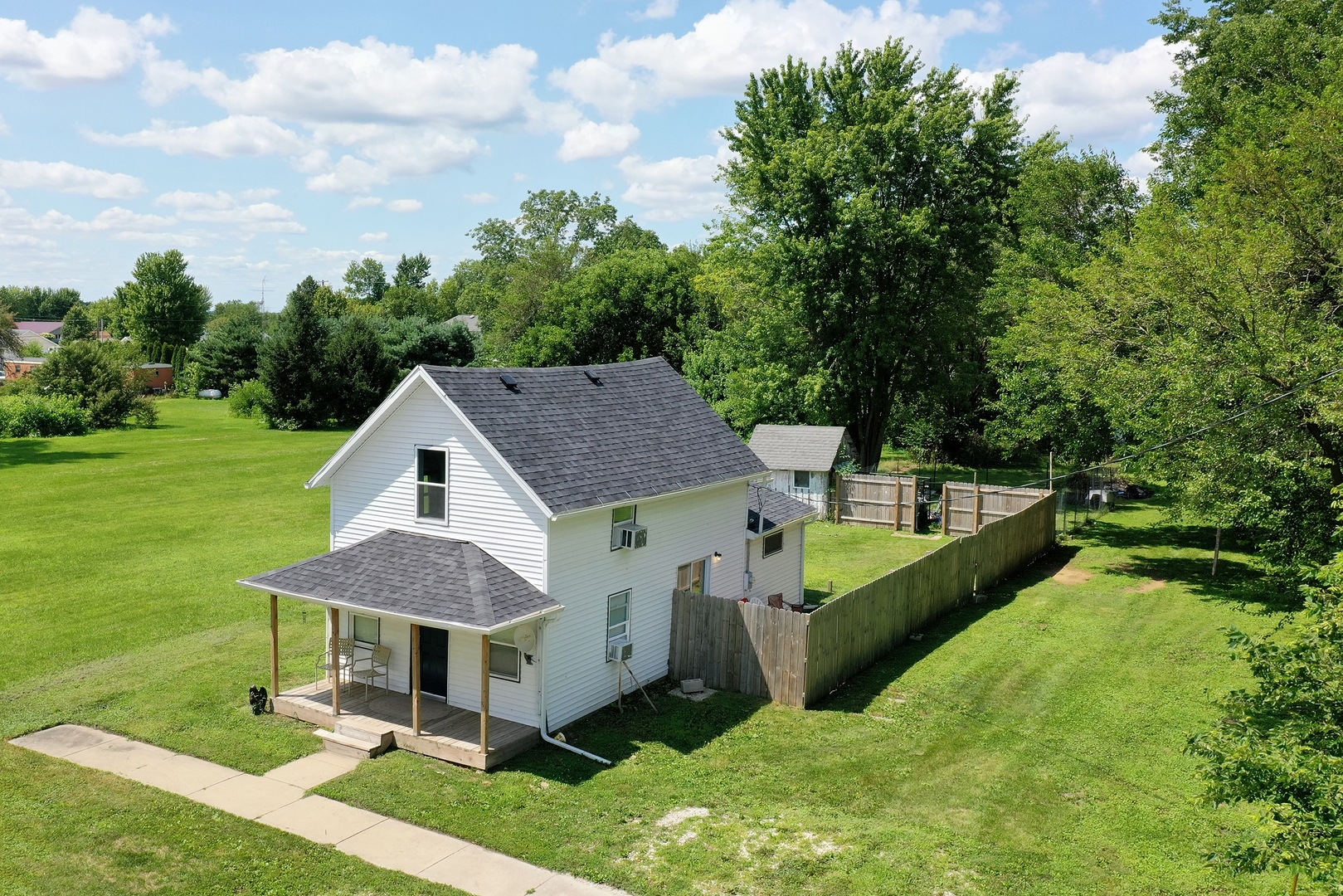 1506 East 2710 North Road Clifton, IL 60927 - Photo 20 of 21 a front view of a house with garden