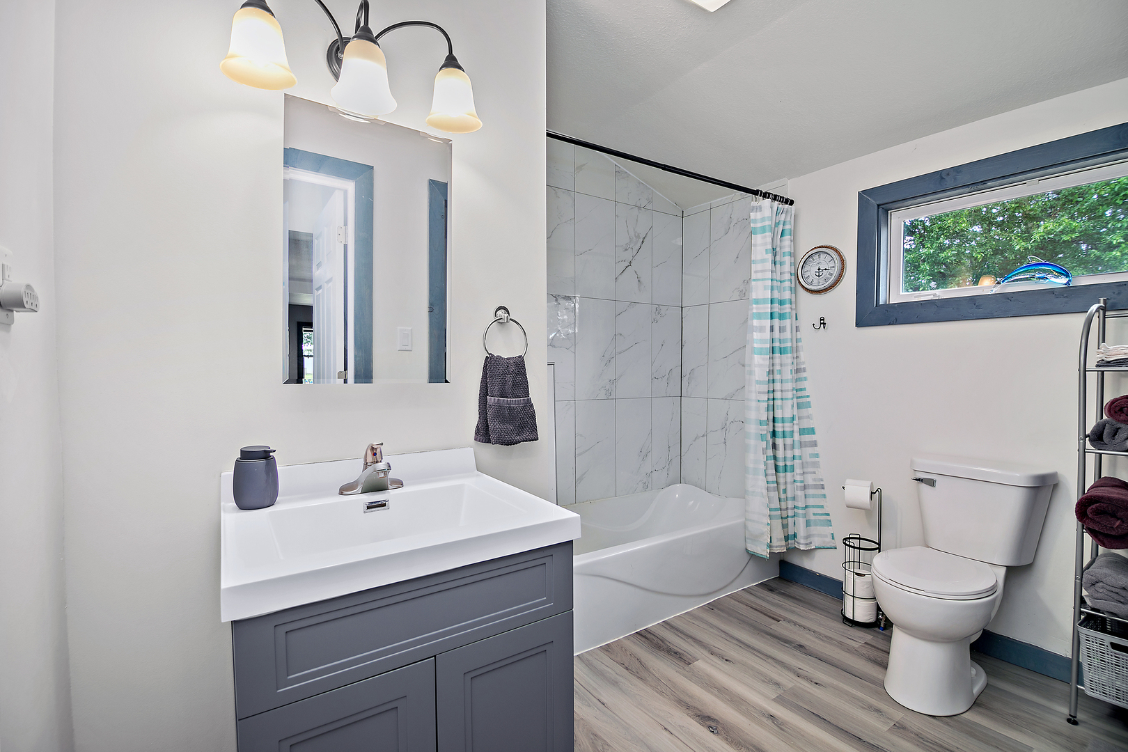 1506 East 2710 North Road Clifton, IL 60927 - Photo 10 of 21 a bathroom with a sink toilet and shower