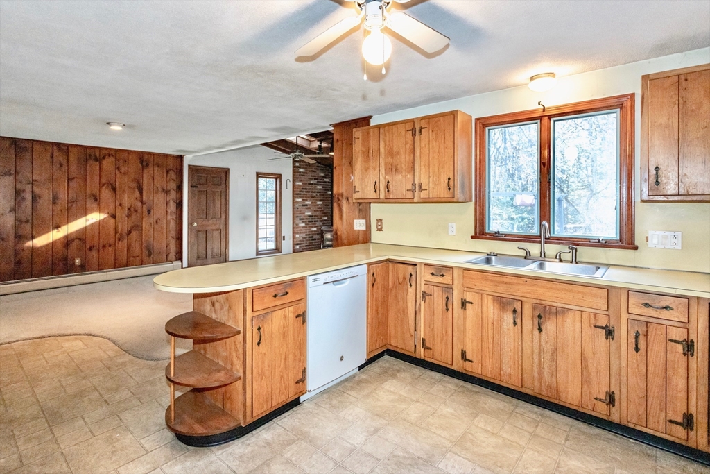 4 Old Quarry Road Westfield, MA 01085 - Photo 7 of 41 Gallery Image 7