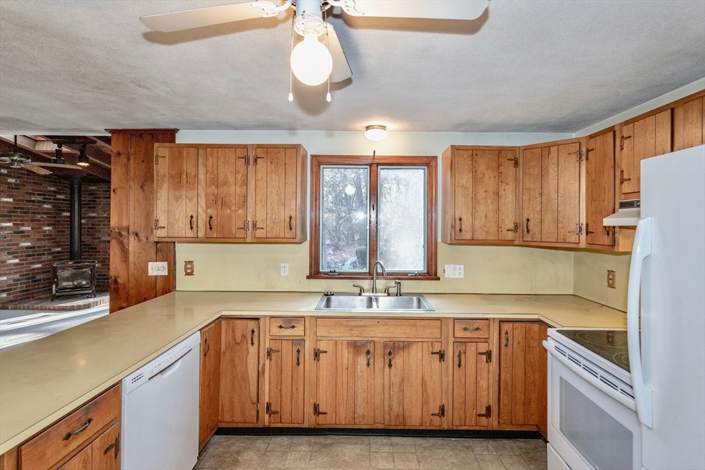 4 Old Quarry Road Westfield, MA 01085 - Photo 8 of 41 Gallery Image 8