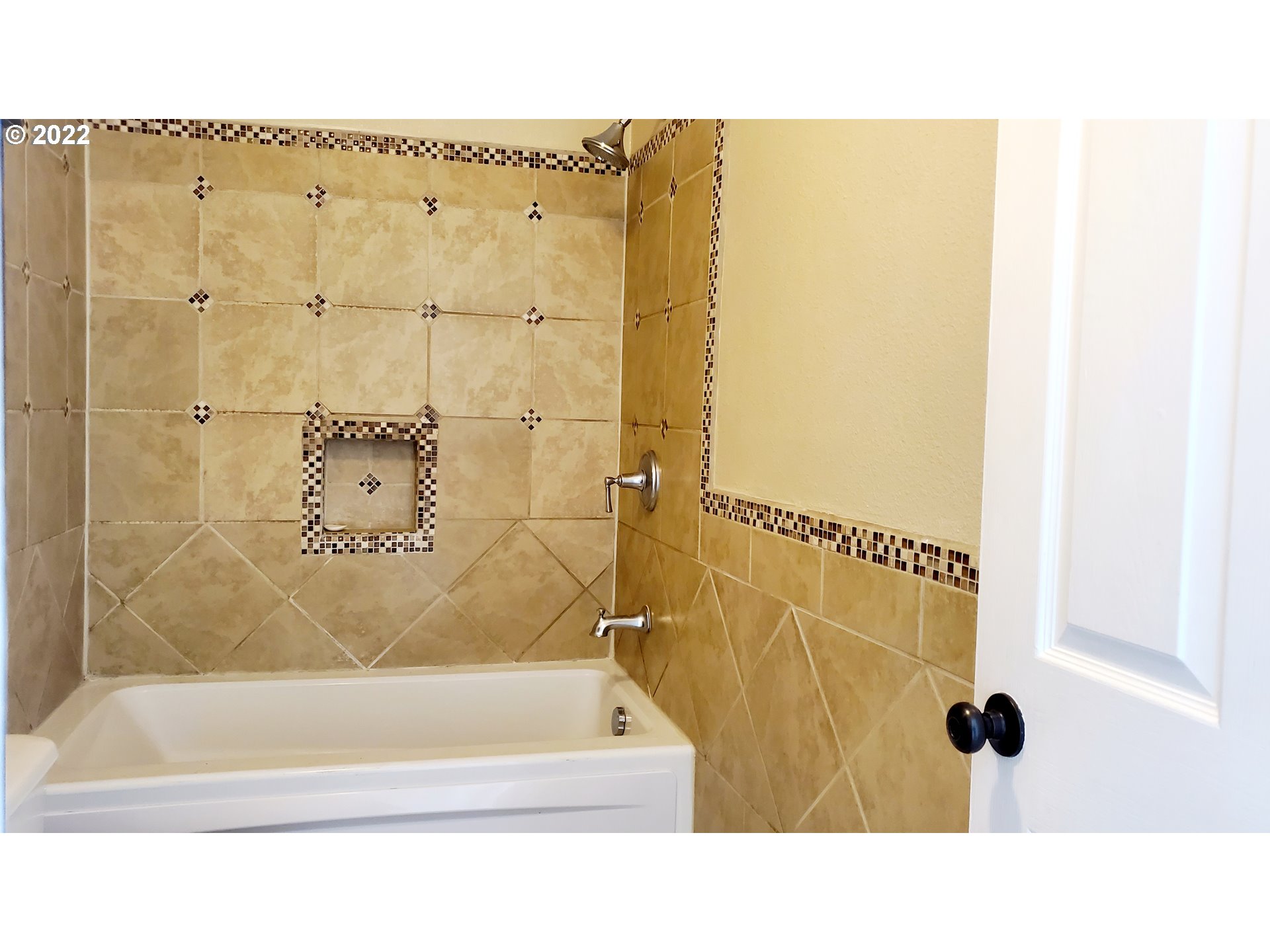 156 Oak Street Riddle, OR 97469 - Photo 20 of 23 a bathroom with a bathtub and shower
