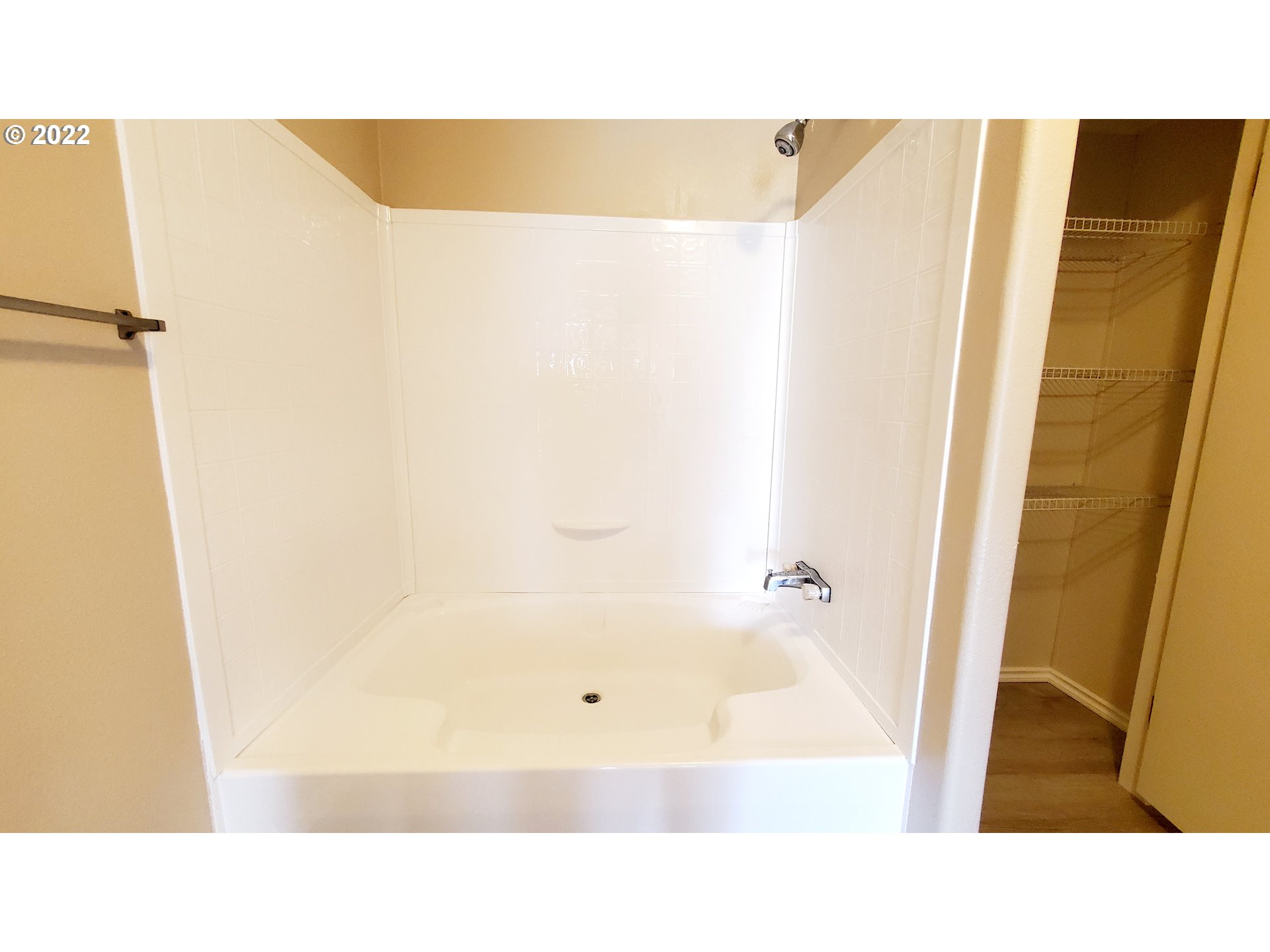 156 Oak Street Riddle, OR 97469 - Photo 6 of 23 a bathroom with a bathtub and shower