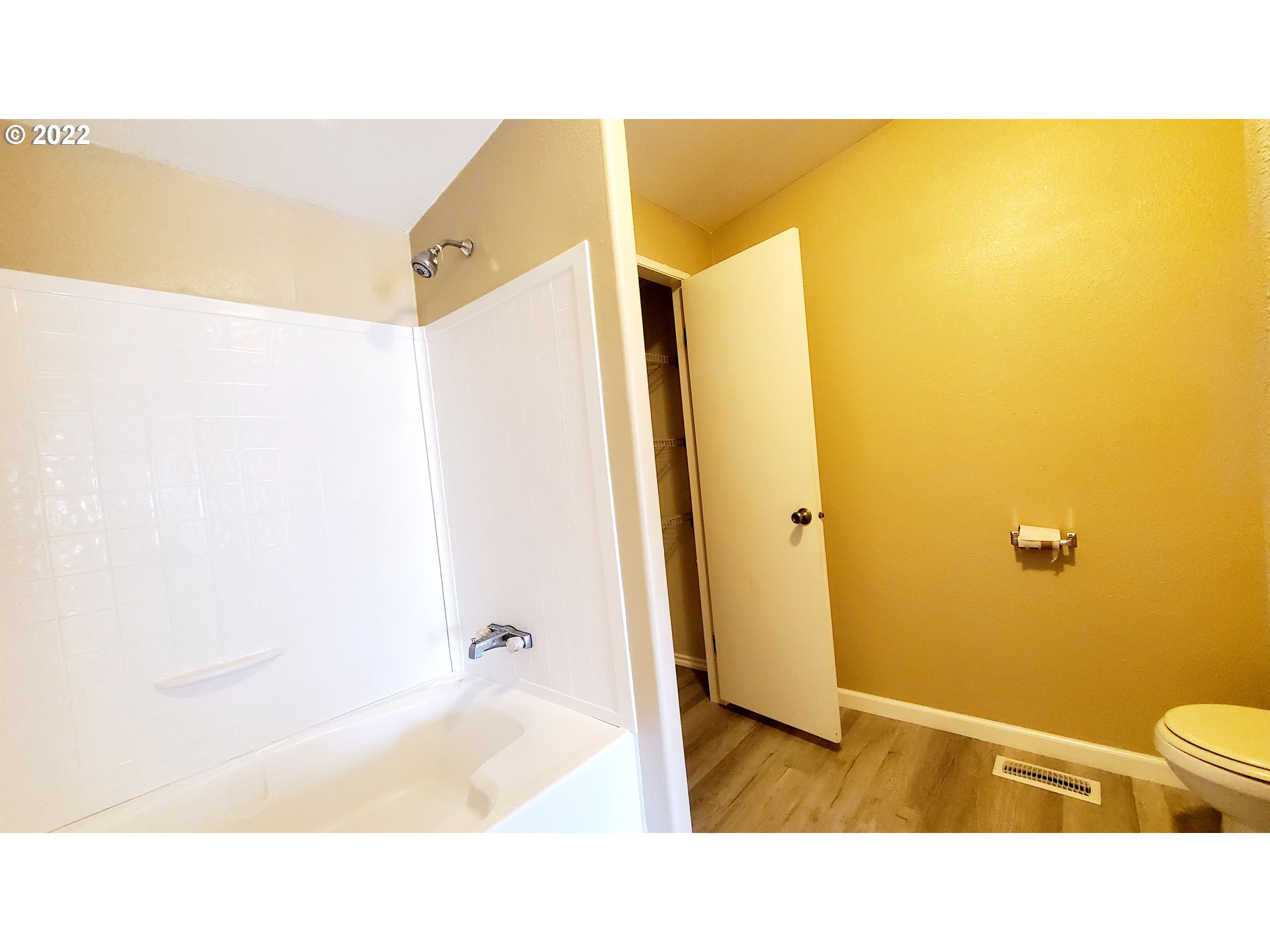 156 Oak Street Riddle, OR 97469 - Photo 7 of 23 a bathroom with a tub and shower