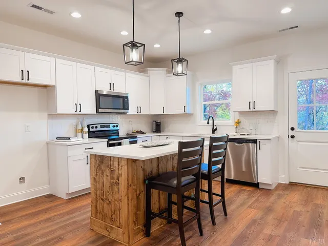 $258,900 | 110 Aaron Place, Unit 607, Lynchburg, VA 24502