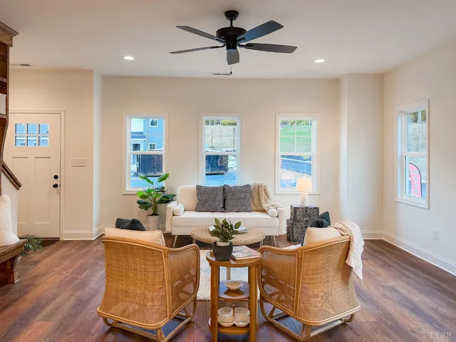 $258,900 | 110 Aaron Place, Unit 607, Lynchburg, VA 24502