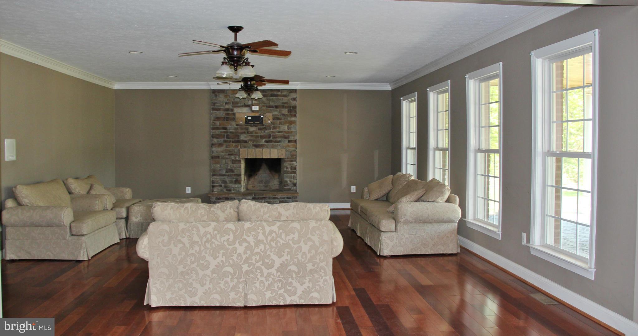 9555 Lomax Road Faulkner, MD 20632 - Photo 8 of 30 Family Room