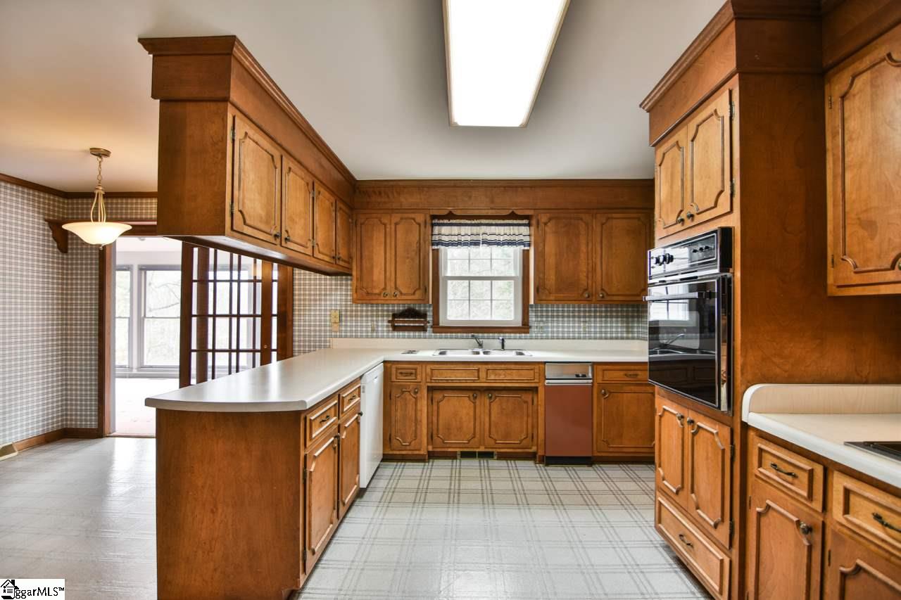 207 Middle Brook Road Greer, SC 29650 - Photo 8 of 36 Gallery Image 8
