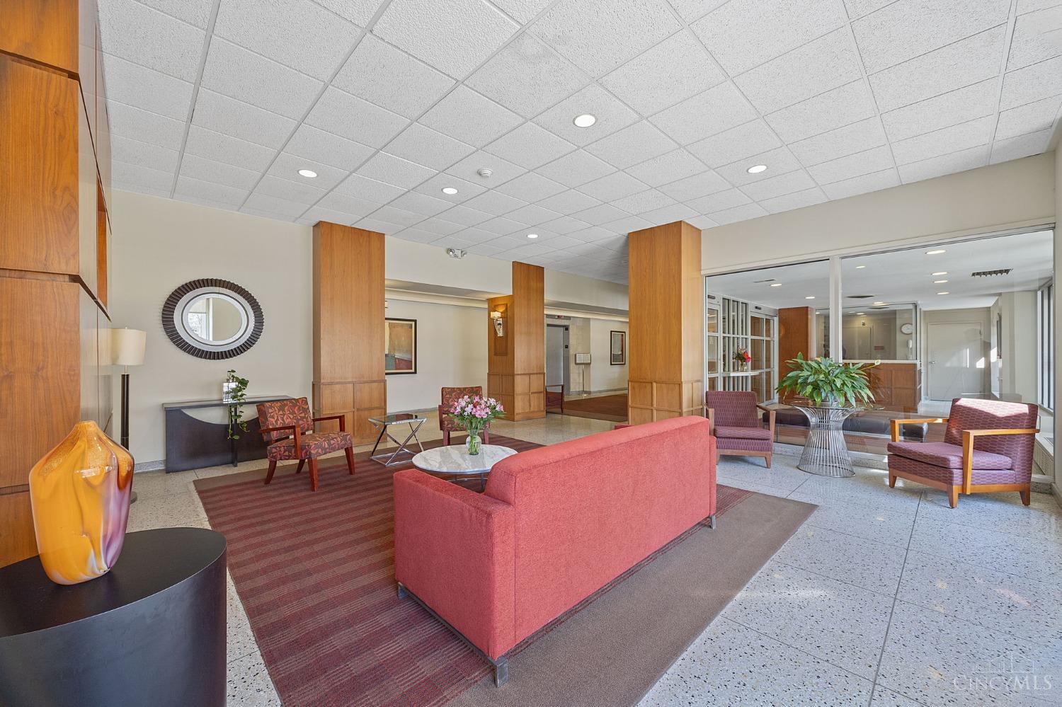 2324 Madison Road, Unit 901 Cincinnati, OH 45208 - Photo 16 of 42 Gallery Image 16