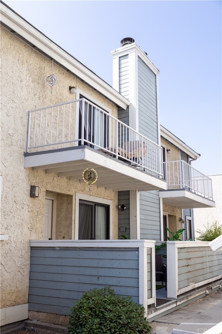 1812 Huntington Drive Duarte, CA 91010 - Photo 4 of 28 a front view of a building
