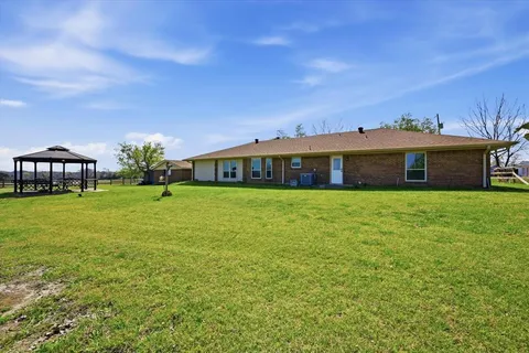 a view of house with a garden