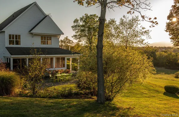 a front view of house with yard