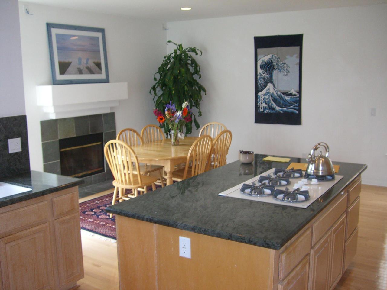 7834 Day Road Goleta, CA 93117 - Photo 20 of 20 Inviting Family Room