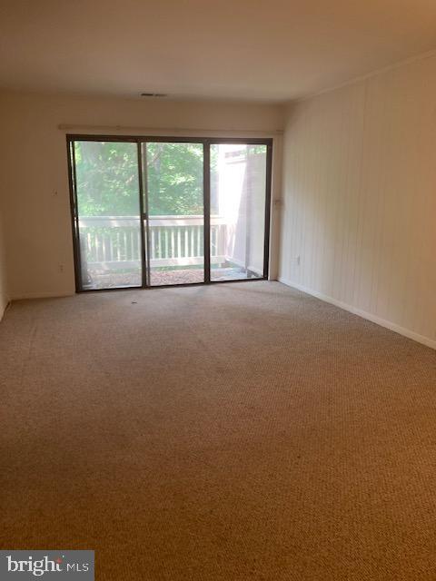 5816 Royal Ridge Drive, Unit S Springfield, VA 22152 - Photo 3 of 28 Living Room