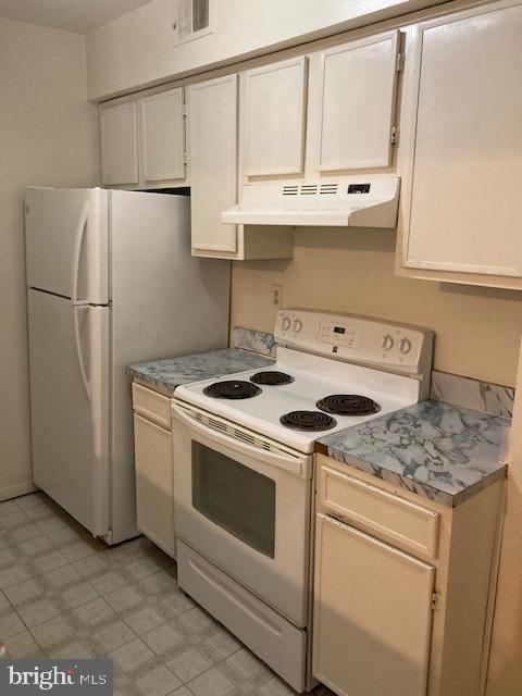 5816 Royal Ridge Drive, Unit S Springfield, VA 22152 - Photo 7 of 28