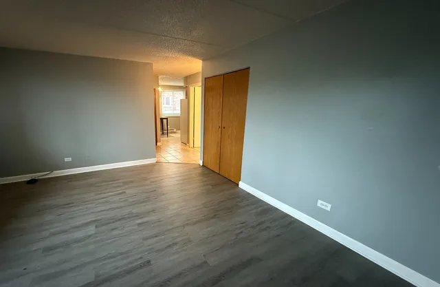 $119,900 | 6305 Joliet Road, Unit 11, Countryside, IL 60525