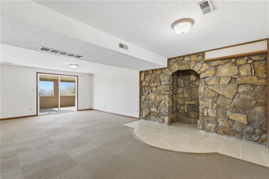 1055 East 900th Road Lawrence, KS 66047 - Photo 15 of 43