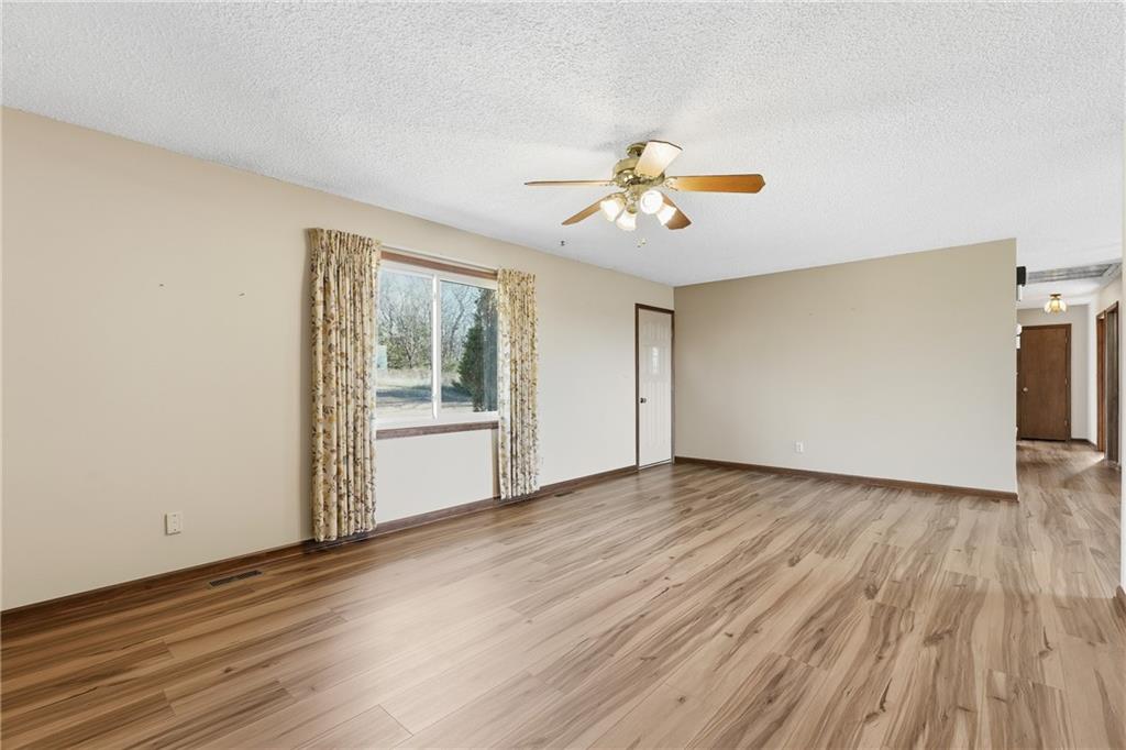 1055 East 900th Road Lawrence, KS 66047 - Photo 3 of 43