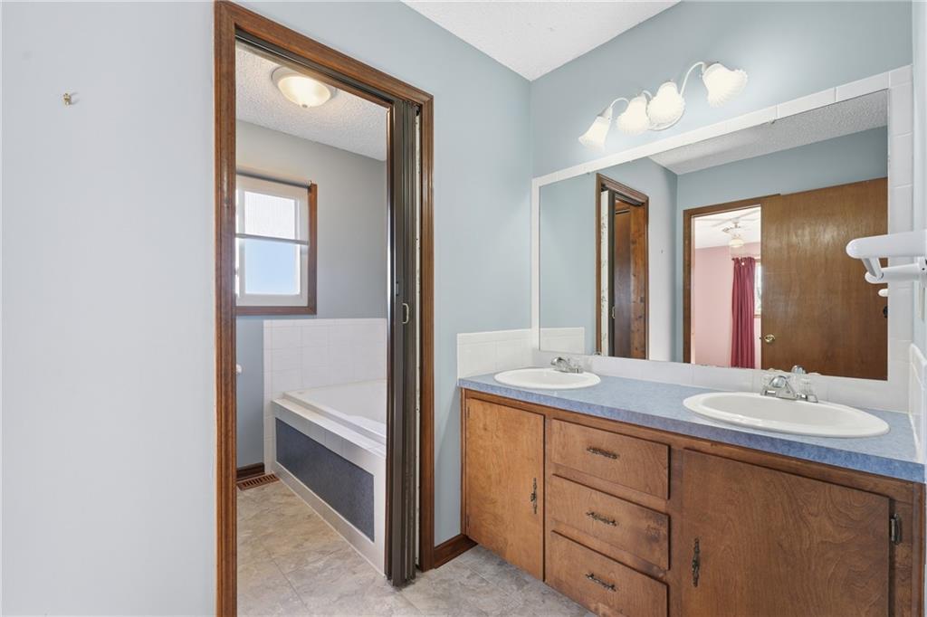 1055 East 900th Road Lawrence, KS 66047 - Photo 9 of 43