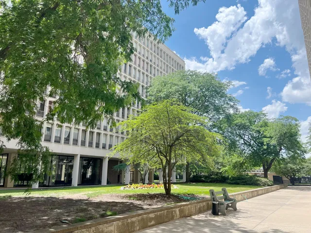 $2,400 | 1401 East 55th Street, Unit 815N, Chicago, IL 60615