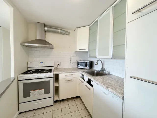 $2,400 | 1401 East 55th Street, Unit 815N, Chicago, IL 60615