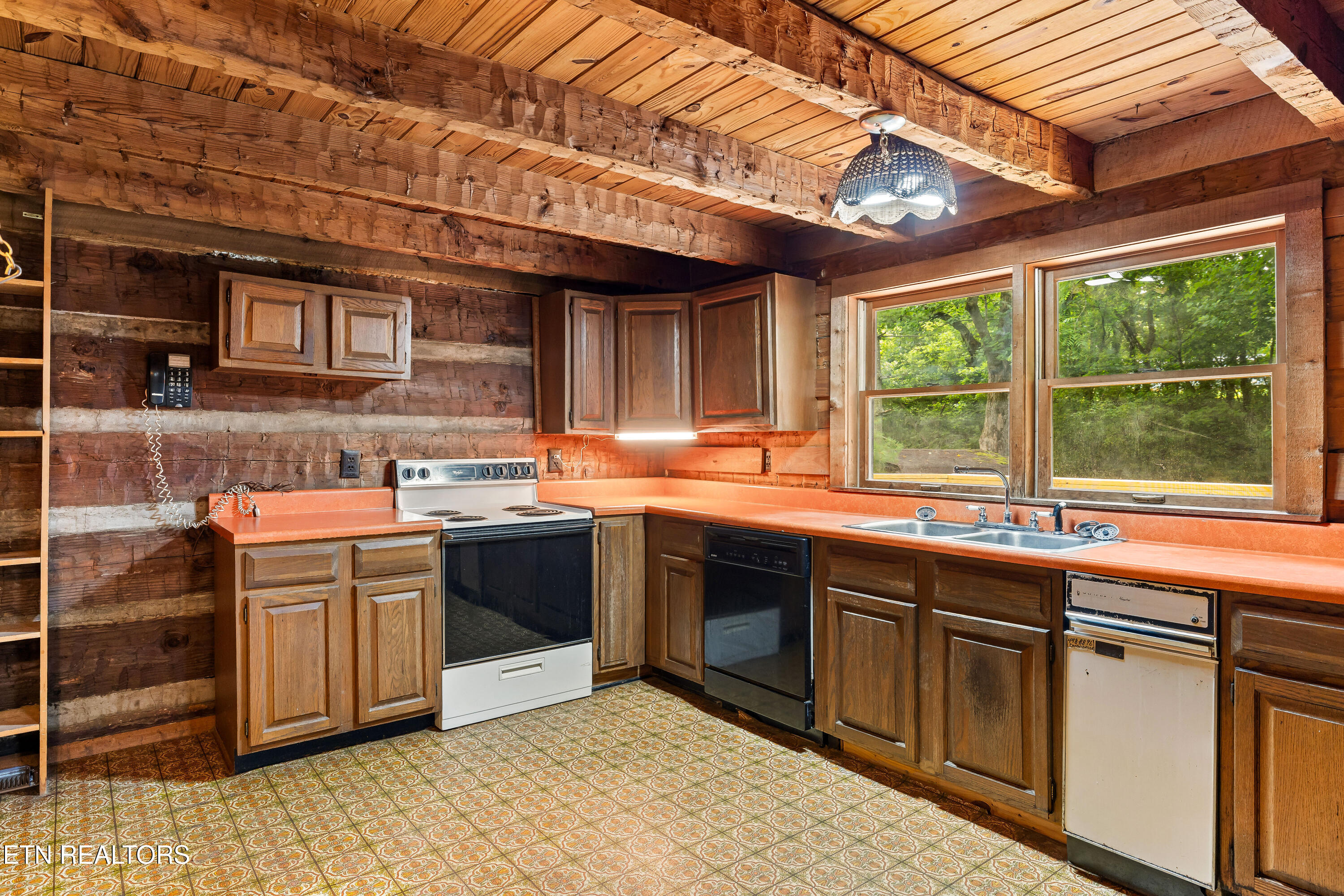 143 Old Cove Road Walland, TN 37886 - Photo 19 of 49 Kitchen