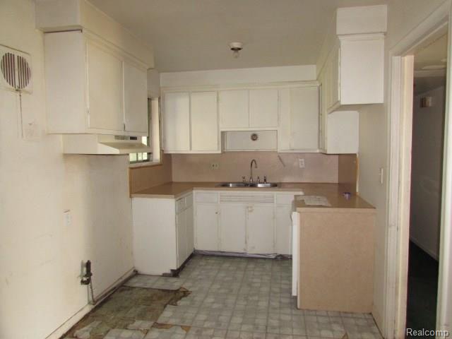 14281 Toepfer Road Warren, MI 48089 - Photo 7 of 15 261-862336-kitchen.JPG