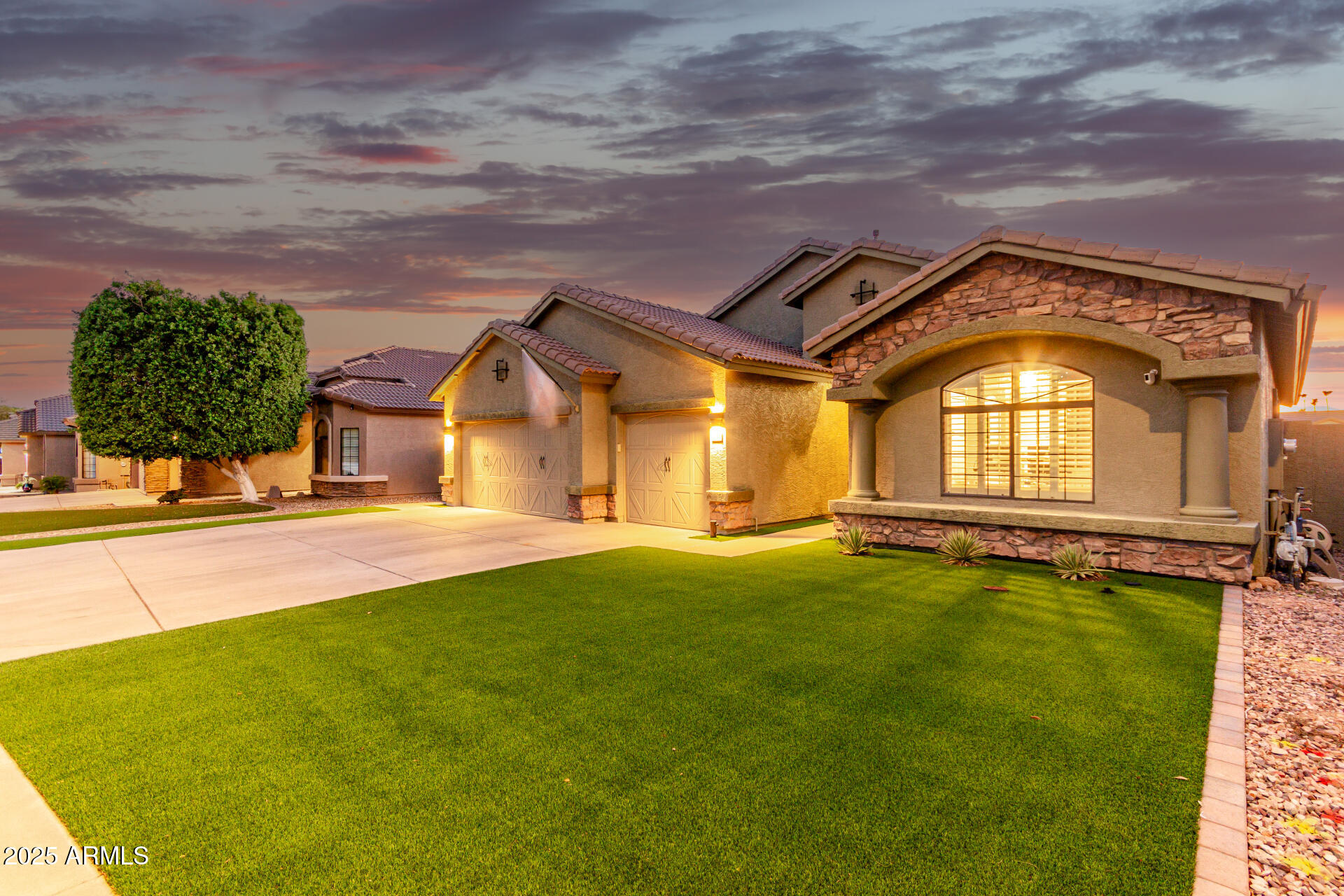 854 South Del Rio Court Apache Junction, AZ 85119 - Photo 3 of 57 a house with swimming pool in front of it