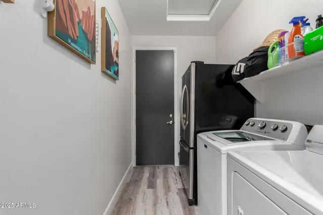 a view of a hallway with the view of the entryway