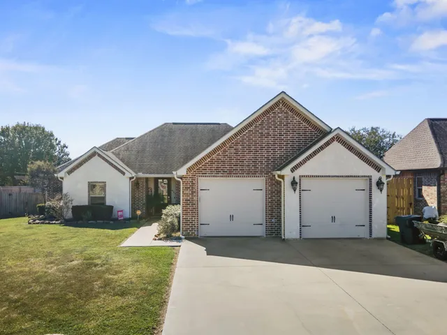 a view of house and outdoor space
