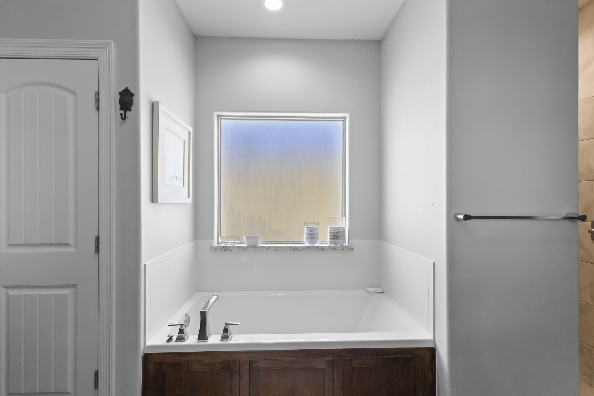 445 Bryant Boulevard Bridge City, TX 77611 - Photo 28 of 40 a bathroom with a bathtub and a sink