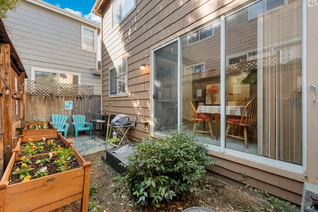 $700,000 | 1028 Addison Circle, Petaluma, CA 94952