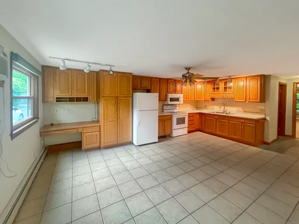 $2,500 | 85 Debbie Drive, South Windsor, CT 06074