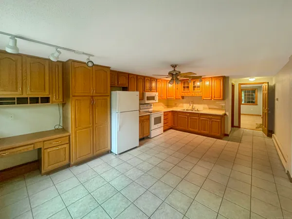 $2,500 | 85 Debbie Drive, South Windsor, CT 06074