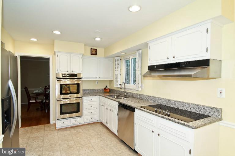 10908 Old Coach Road Potomac, MD 20854 - Photo 1 of 18 Kitchen