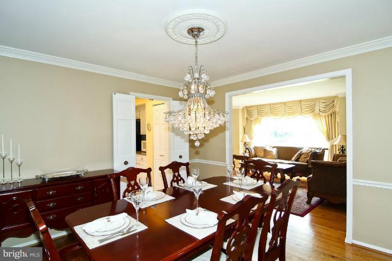 10908 Old Coach Road Potomac, MD 20854 - Photo 12 of 18 Dining Room