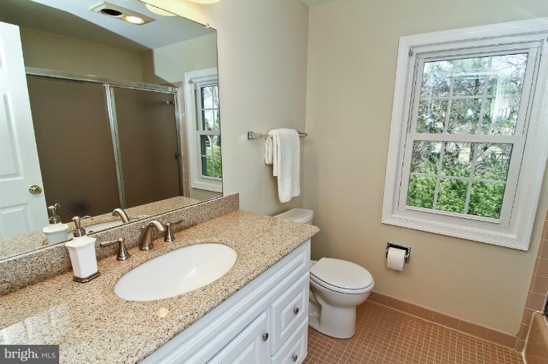 10908 Old Coach Road Potomac, MD 20854 - Photo 3 of 18 Bath