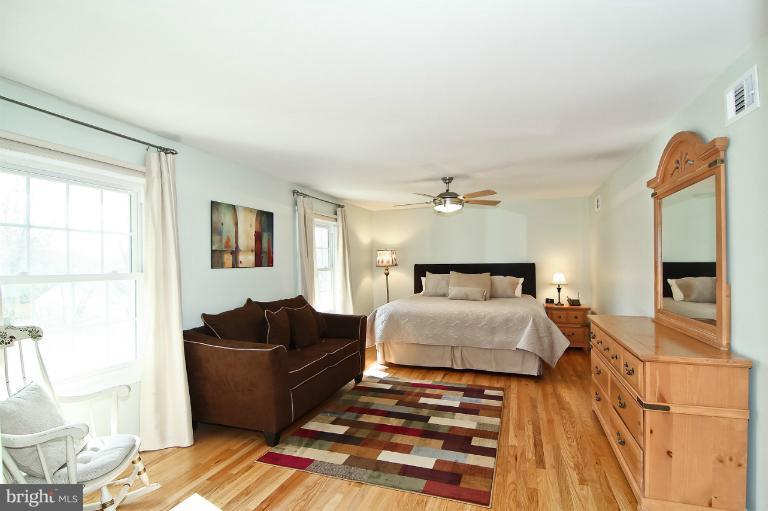 10908 Old Coach Road Potomac, MD 20854 - Photo 4 of 18 Bedroom (Master)