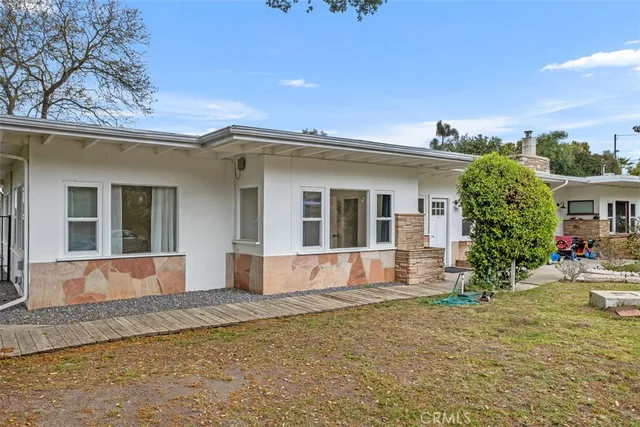 $3,550 | 1840 Gum Tree Lane, Unit C, Fallbrook, CA 92028