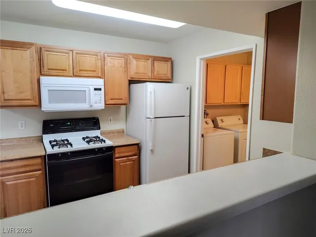 $1,400 | 950 Seven Hills Drive, Unit 611, Henderson, NV 89052