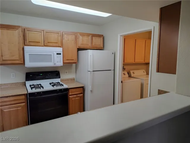 $1,400 | 950 Seven Hills Drive, Unit 611, Henderson, NV 89052