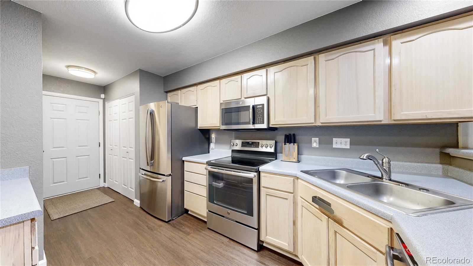 5256 West 68th Avenue Arvada, CO 80003 - Photo 7 of 34