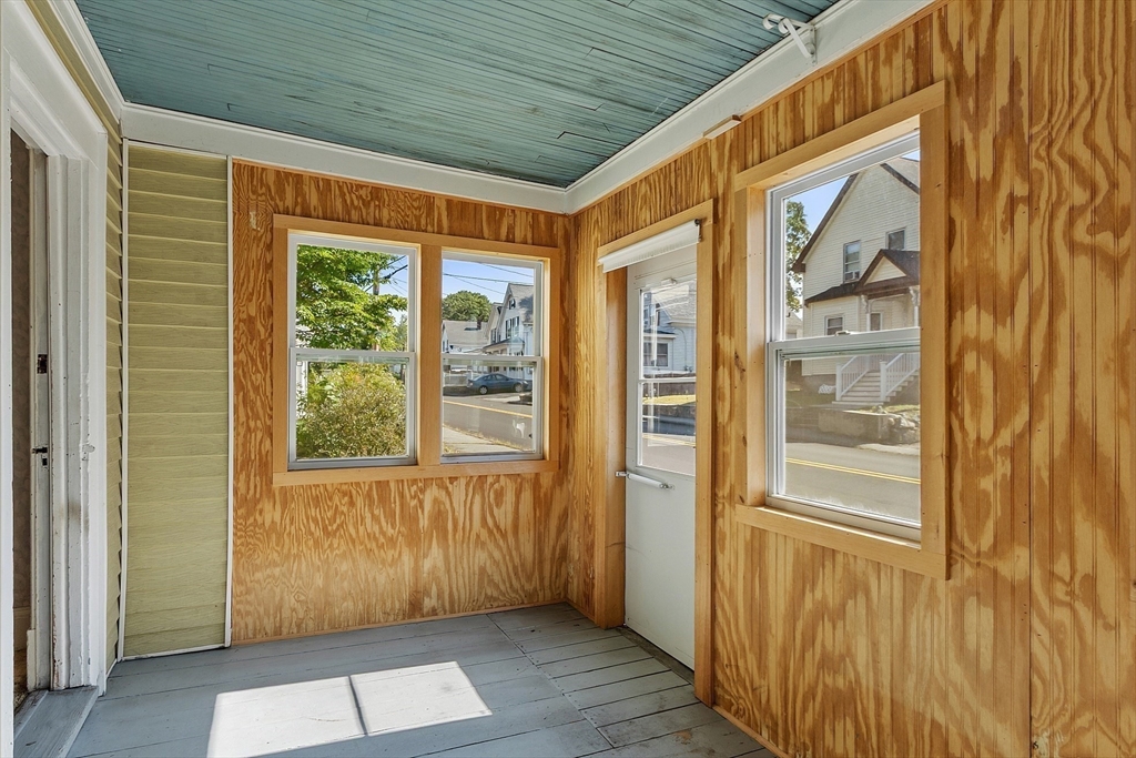 33 West Meadow Road Lowell, MA 01854 - Photo 10 of 36 a view of an entryway