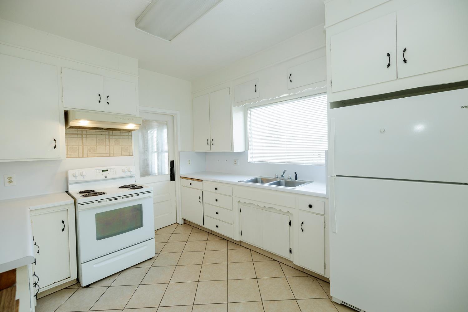 153 Almond Avenue Turlock, CA 95380 - Photo 12 of 34